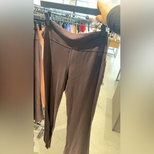 Brand new Lululemon Groove nulu HRcflared pant-Regular